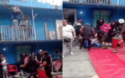 ¡Imágenes fuertes! Luchador cae brutalmente de un segundo piso en función callejera