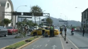 Cercado de Lima: Taxista muere tras violento choque entre dos autos (VIDEO)