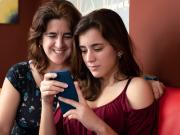 Mendoza: ordenan a una madre dejar de publicar fotos de su hija adolescente en redes sociales