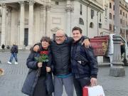 “Sigue viviendo en casa y gana más que yo: un fenómeno de época que complica la convivencia