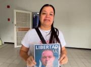 Denuncian que preso político condenado a 30 años por fotografiarse con Leopoldo López quedó excluido de la ley de amnistía