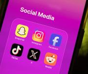 Partido conservador del canciller Friedrich Merz pidió prohibir el uso de redes sociales