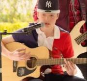 Antes de Spotify y los escenarios: así fue el pasado laboral de Peso Pluma