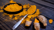 ¿Qué beneficios tienen la cúrcuma y el jengibre juntos? Esto dicen los expertos