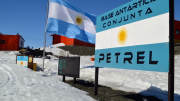 Día de la Antártida con avances en la base antártica Petrel