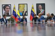 Análisis de entorno: Transición tutelada y resistencia chavista