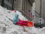 Imponen toque de queda en Nueva York ante la llegada de una violenta tormenta de nieve