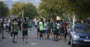 “Queremos volver a pelear el ascenso”: el deseo de los hinchas verdinegros en el arranque de la Primera Nacional