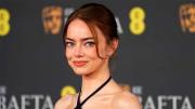 Emma Stone sorprende con un vestido de pronunciado escote en los BAFTA