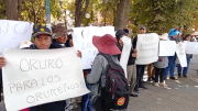 Profesionales se movilizan en puertas de Entel Oruro, exigiendo salida de funcionarios masistas y oportunidades laborales