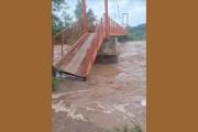 La crecida del río Horcones dejó fuera de servicio la pasarela que conecta comunidades