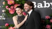 La actriz Alexandra Daddario pone fin a su matrimonio con el productor Andrew Form (+Detalles)