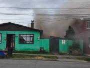 Incendio afecta a dos viviendas interiores en Puerto Natales