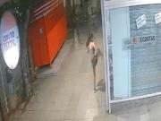 Una mujer rompió una vidriera a patadas y terminó gravemente herida en Mar del Plata