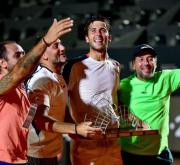 El platense Tomy Etcheverry, entre la felicidad y bonanza eterna tras ganar su primer ATP