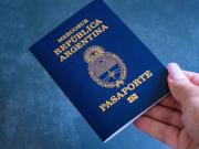 El pasaporte argentino entre los más poderosos: la lista completa de destinos permitidos y la comparación con Chile y Uruguay