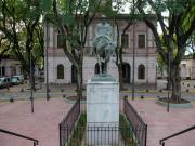 El edificio centenario que inició un barrio, el reloj que volverá a dar la hora y el otro casco histórico en la Ciudad