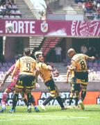 Piratas preparan el abordaje al Claro Arena