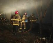 Bomberos de Maracaibo sofocaron incendio en el sector Panamericano