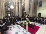 Con pañuelos blancos y aplausos, Santalla fue despedido por su pueblo