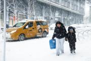 Potente tormenta paraliza noreste de EE.UU. y deja a Nueva York bajo nevada récord