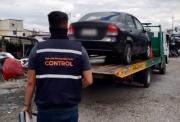 Hallan autos robados en garaje y deshuesadero ilegal en el sur de Quito