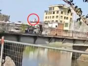 Discutió con su mujer en un puente y arrojó a su pequeño hijo al río: el video