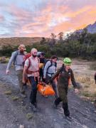 Carabineros evacua a turista con presunta apendicitis desde Torres del Paine