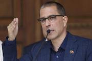 Jorge Arreaza admite fallas en aplicación de la Ley contra el Odio y cuestiona revisión de teléfonos en alcabalas