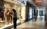 Consumo: leve suba de ventas en supers mientras cae en los shoppings