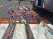 Encuentran marihuana oculta en más de 20 ataúdes en una carretera en Chile 
