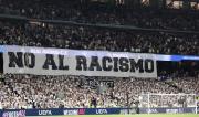 “No al racismo”: la bandera del Bernabéu que marcó la noche ante Benfica