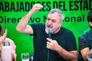 Sé que la peluca está de moda, pero no se la pongan: Rodolfo Aguiar cargó contra los legisladores peronistas y la CGT