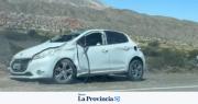 Impactante vuelco en Iglesia: un auto terminó fuera de la ruta en El Colorado