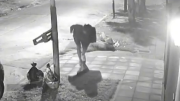 Villa Ballester: video de cómo balearon a un repartidor en la pierna para robarle la moto
