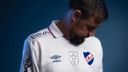 Nacional presentó nueva camiseta que estrenará en el clásico del domingo ante Peñarol por el Torneo Apertura: “Nadie ganó más”; mirá el video y el precio