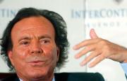 Julio Iglesias demanda a la vicepresidenta segunda del Gobierno español por injurias