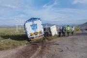Puno: Dos camiones chocan y terminan fuera de la vía en la carretera Puno–Moquegua –