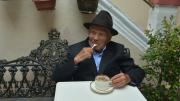 El chapo, el elixir que tiene a Don Juanito ‘vivito y coleando’ a los 109 años en Ambato