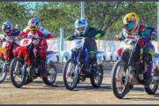 El motociclismo de óvalo mete la primera en Colonia Dora