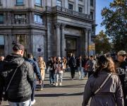 Amnistía migratoria en España satura los servicios y provoca avalancha de solicitantes