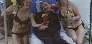 Stephen Hawking con dos mujeres en bikini: Archivos de Jeffrey Epstein -