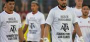 Newell’s apoyó a la AFA con una remera y los hinchas reaccionaron con insultos a “Chiqui” Tapia