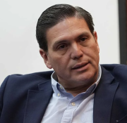 Reveladora: La Mejor Propuesta en la Consulta del 8 de Marzo es la Pensión Mínima del 70% de Pinzón