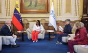 Presidenta (E) Delcy Rodríguez recibe al representante de la OPS/OMS en el inicio del Plan Nacional de Vacunación