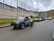 Carros mal estacionados en la cárcel de Turi son un problema para comunidades