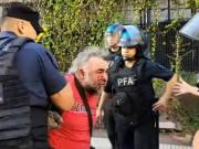 Me pegaban patadas por abajo: el dramático relato del camarógrafo golpeado y detenido por la Policía frente al Congreso