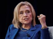 Hillary Clinton testifica que nunca se reunió con Epstein y que desconoce sus actividades criminales