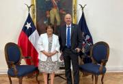 Pese a reunión con embajador Judd, ministra Delpiano tramitó concesión marítima por cable submarino