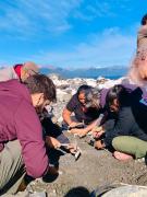 Los restos de un perezoso gigante extinto hace 16 mil años sorprendieron en la costa del lago Nahuel Huapi